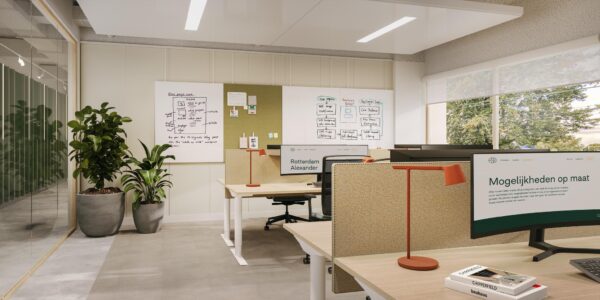 Moderne kantoorruimte aan de Marten Meesweg in Rotterdam met werkplekken, whiteboards, planten en een computerscherm met de tekst "Mogelijkheden op maat".